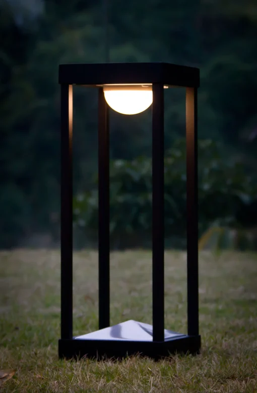 Best Lampe Solaire D'extérieur La Lampe Parc L Metal Verre Noir Verre & Metal Noir / Led - Hybride & Connectee - Dock Usb - H 50 Cm - Unisexe Led