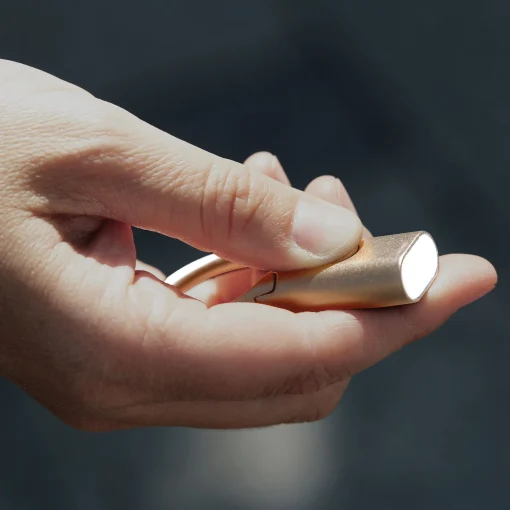 Shop Porte-Cles Nomaday Light Or Metal / Mini Torche Led - Recharge Usb - Unisexe Objets Connectes Accessoires High Tech
